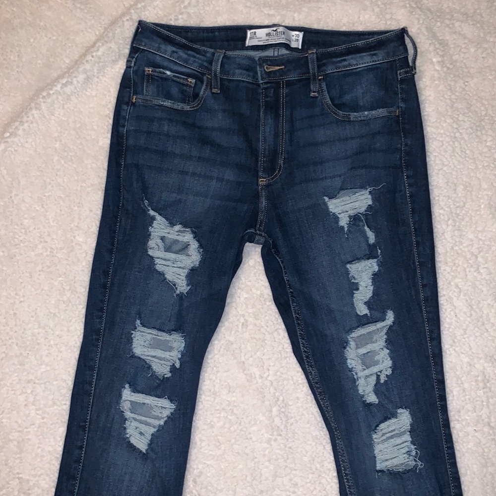 I’m selling curvy high-rise super skinny hollister jeans